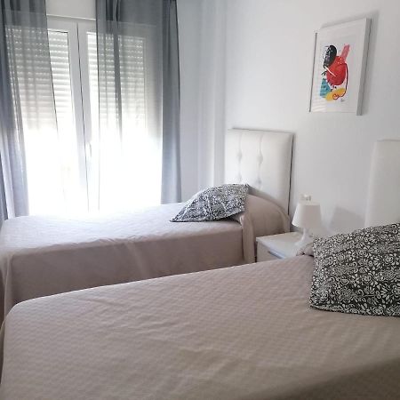 Agradable Casa Adosada Con Piscina Захара де лос Атунес Екстериор снимка