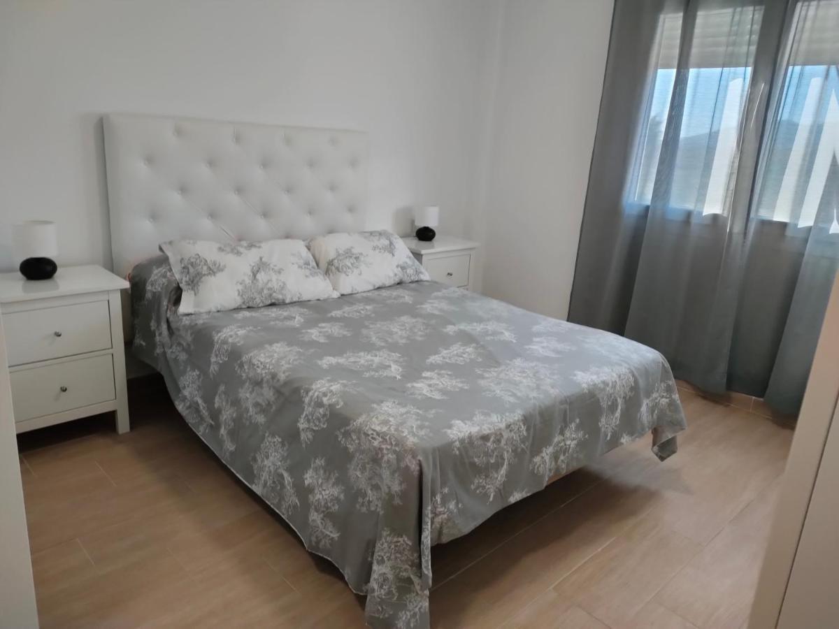 Agradable Casa Adosada Con Piscina Захара де лос Атунес Екстериор снимка